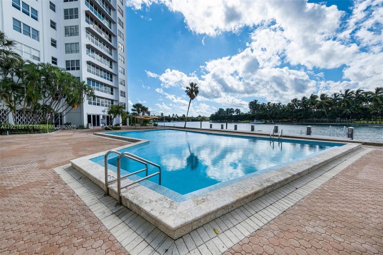 9100 W Bay Harbor Dr, Unit 5A, Bay Harbor Islands, FL 33154 Photo