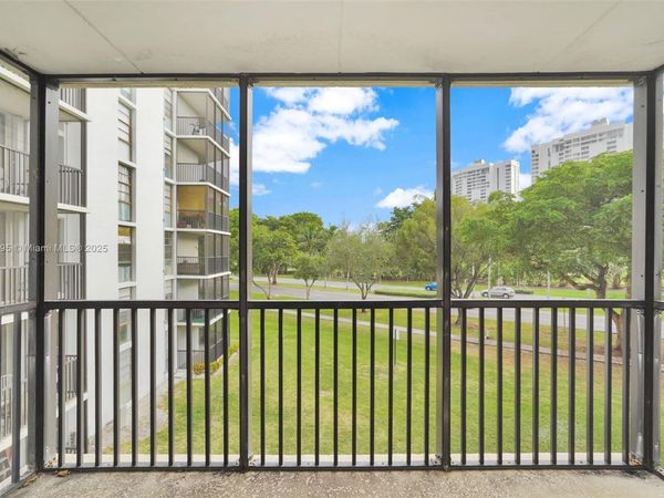 3401 N Country Club Dr, Unit 307, Aventura, FL 33180