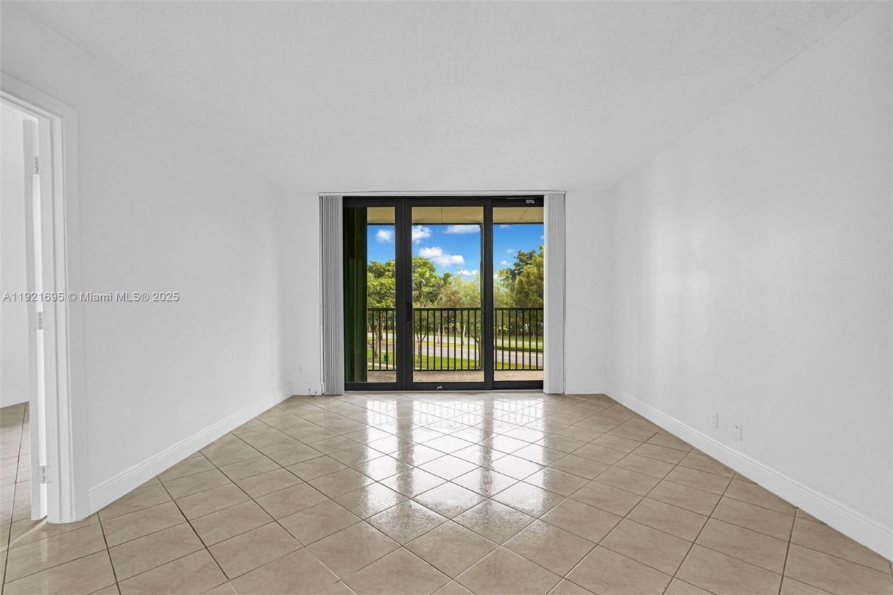 3401 N Country Club Dr, Unit 307, Aventura, FL 33180 Photo