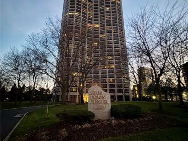 5000 Town Center, Southfield, MI 48075