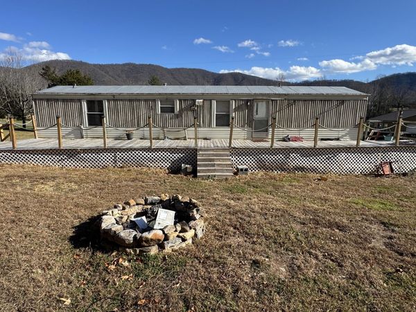 1333 Falling Leaf LN, Montvale, VA 24122