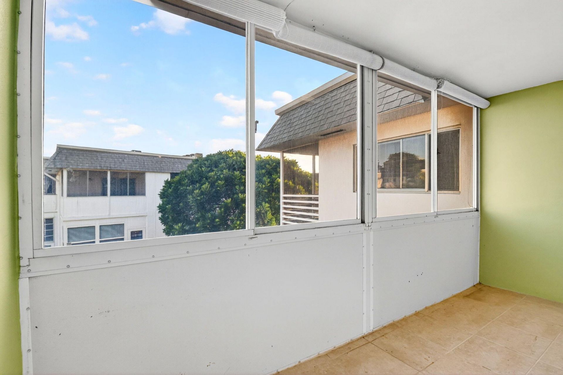 2880 Lake Osborne Drive, Unit 210, Lake Worth Beach, FL 33461 Photo