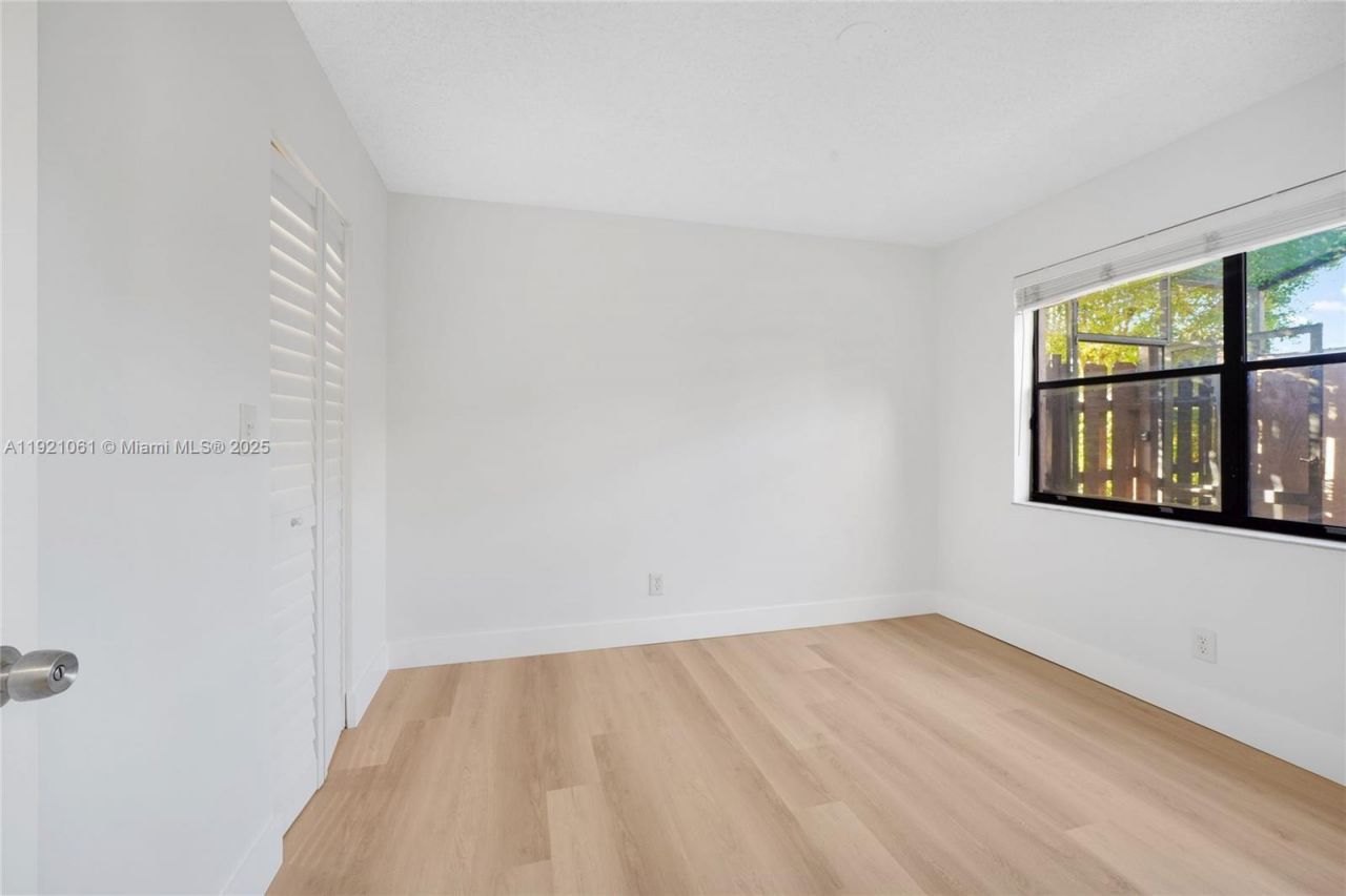 12393 NW 12th Ct, Pembroke Pines, FL 33026 Photo