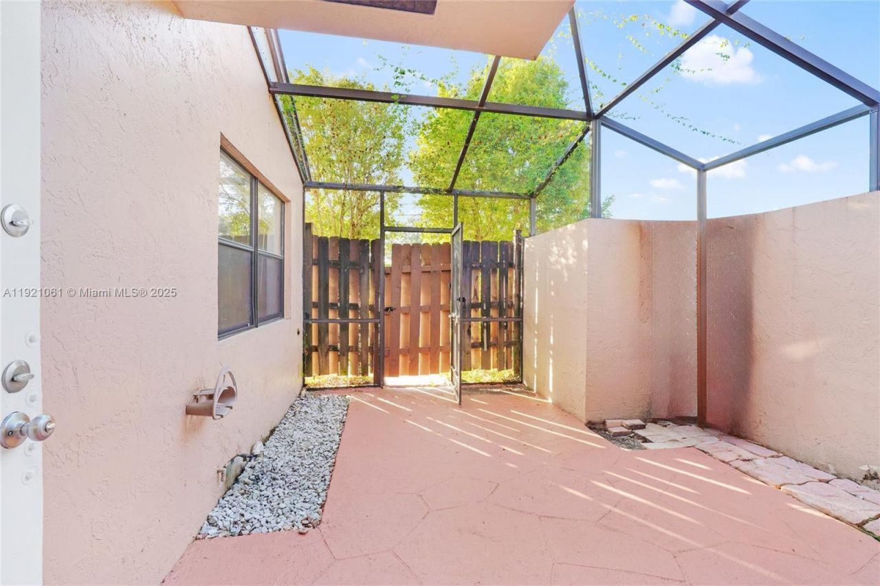 12393 NW 12th Ct, Pembroke Pines, FL 33026 Photo