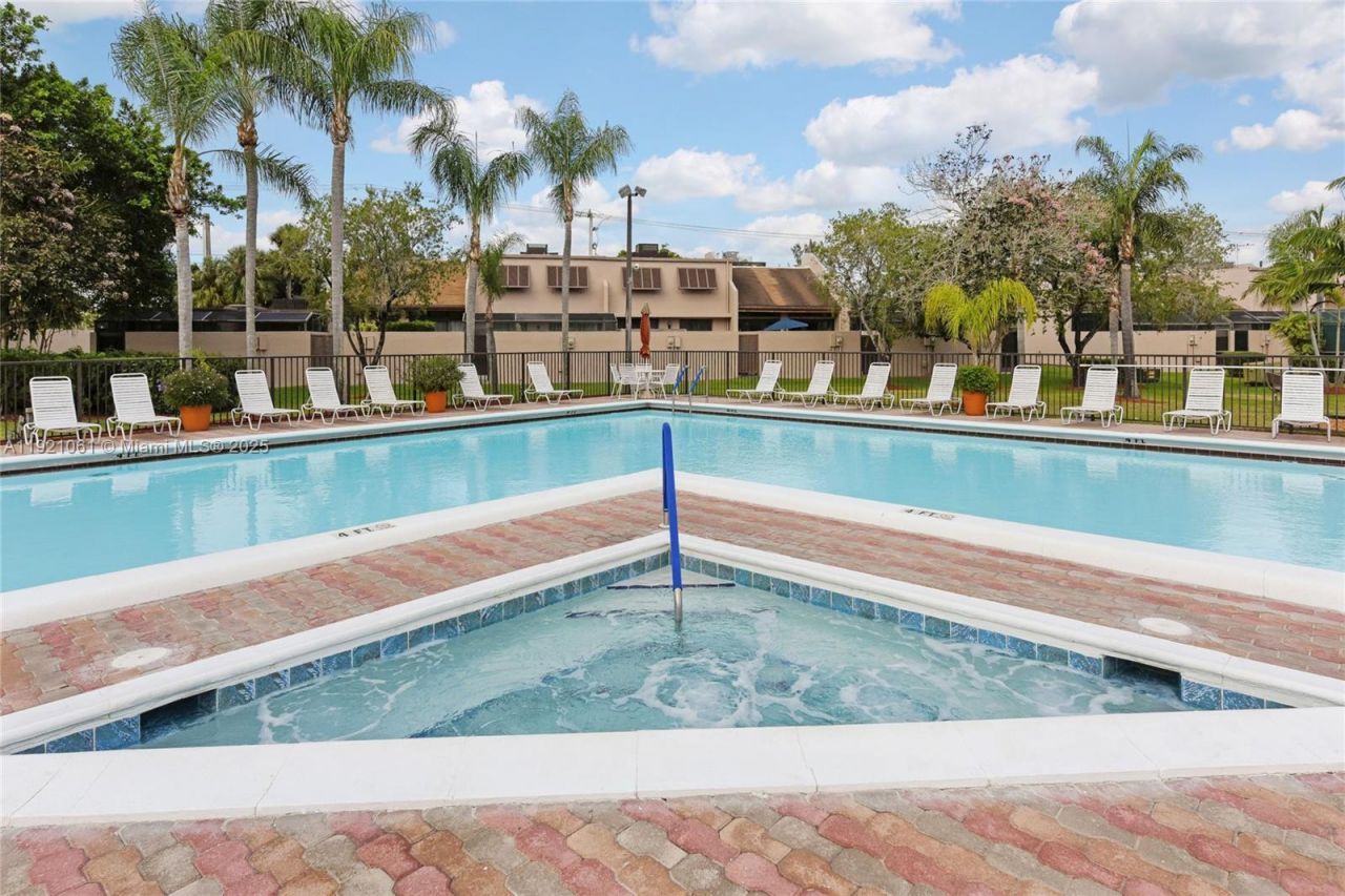 12393 NW 12th Ct, Pembroke Pines, FL 33026 Photo