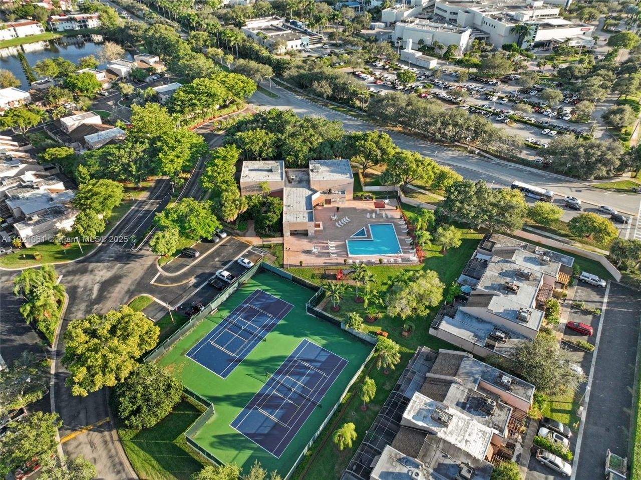 12393 NW 12th Ct, Pembroke Pines, FL 33026 Photo