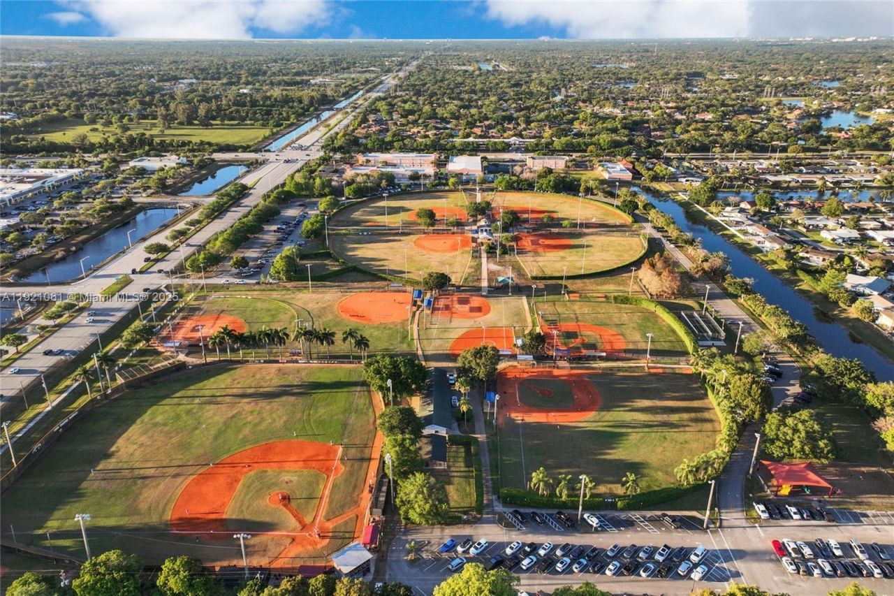 12393 NW 12th Ct, Pembroke Pines, FL 33026 Photo