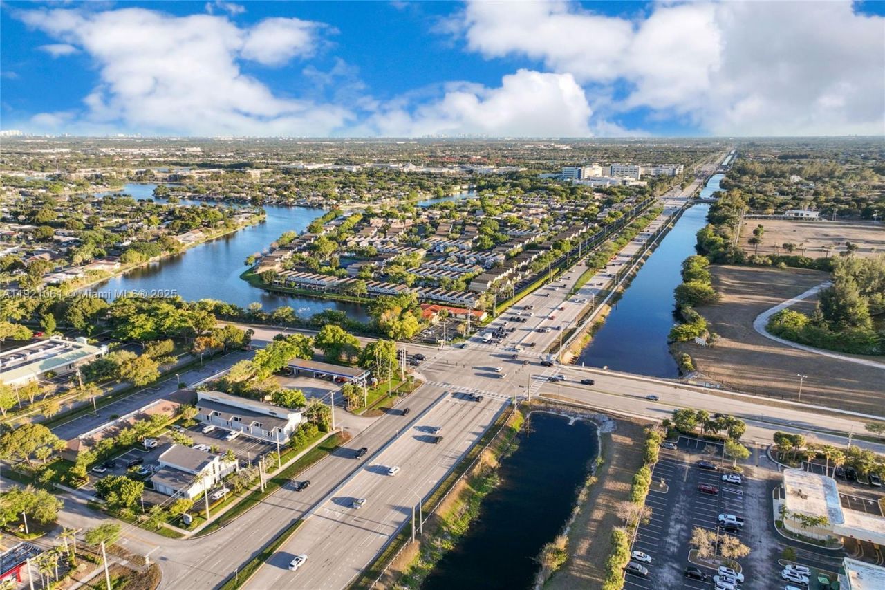 12393 NW 12th Ct, Pembroke Pines, FL 33026 Photo