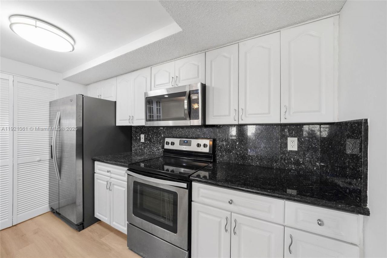 12393 NW 12th Ct, Pembroke Pines, FL 33026 Photo