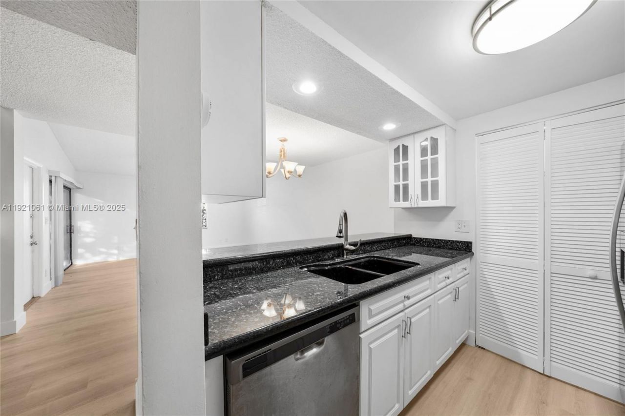 12393 NW 12th Ct, Pembroke Pines, FL 33026 Photo