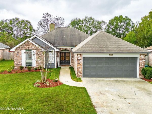 130 Windermere Circle , Youngsville, LA 70592