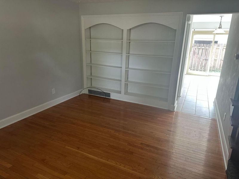 4871 Dierker Road , Columbus, OH 43220 Photo 2