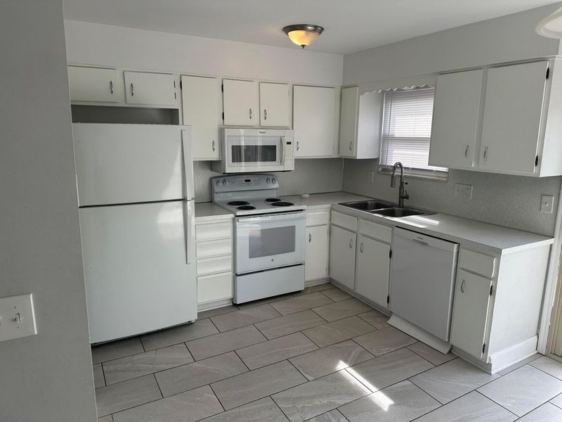 4871 Dierker Road , Columbus, OH 43220 Photo 3