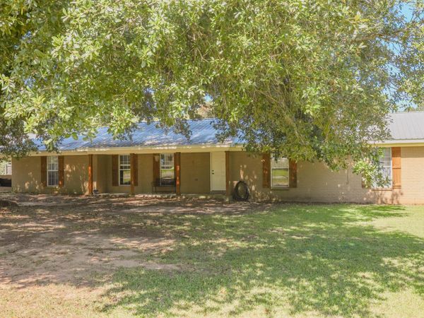 1150 Magnolia Ln., Prentiss, MS 39474