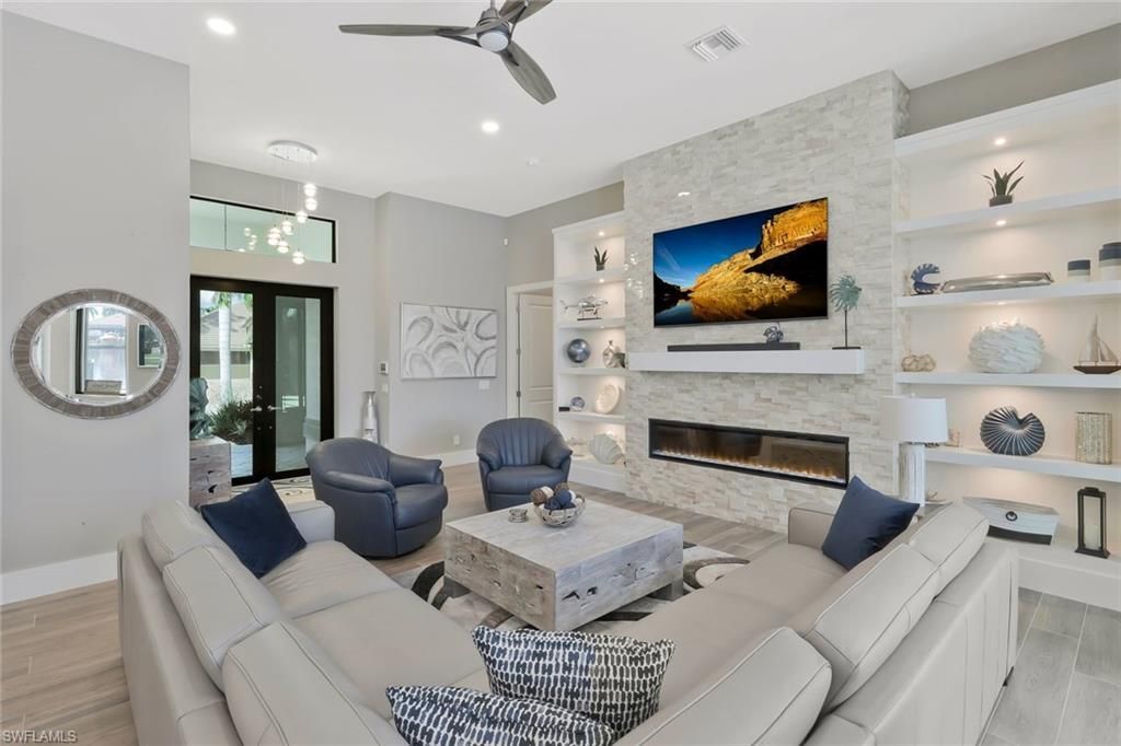 1812 Lagoon Ln, Cape Coral, FL 33914 Photo