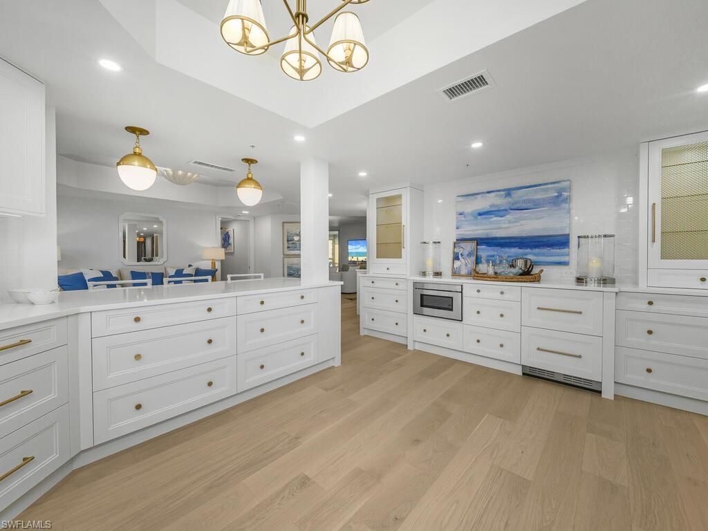 4021 Gulf Shore Blvd N, Unit 403, Naples, FL 34103 Photo