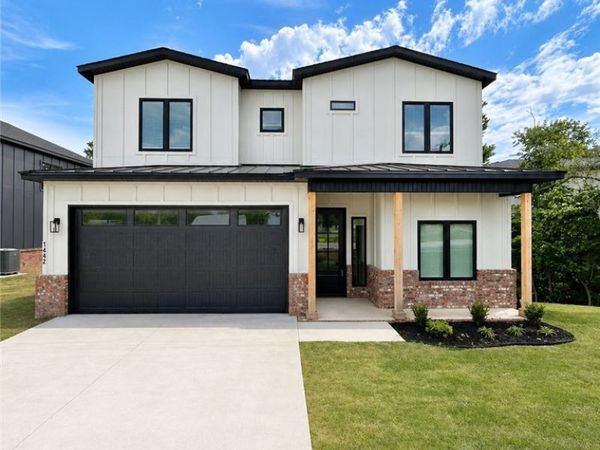 1442 NW Bella Vista Road, Bentonville, AR 72712