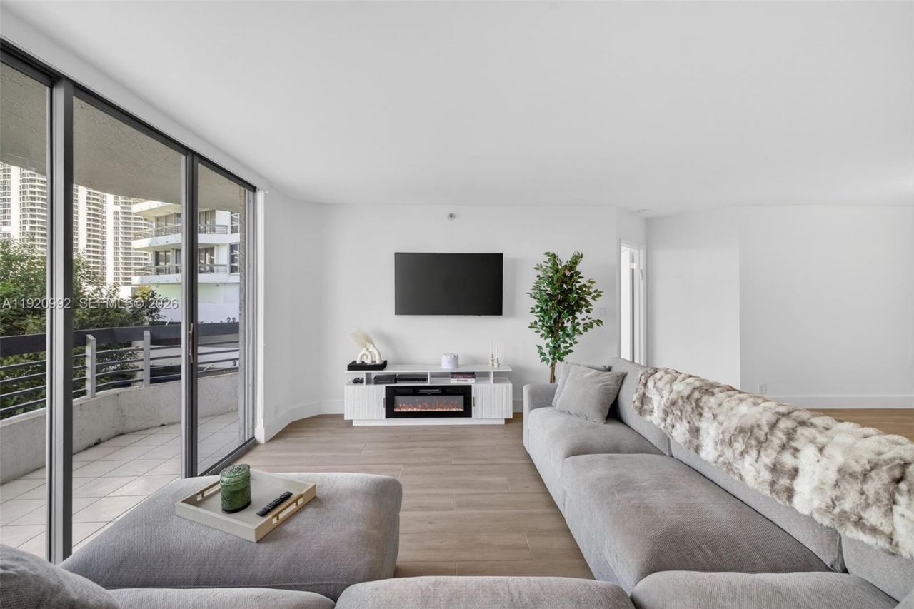 19101 Mystic Pointe Dr, Unit 402, Aventura, FL 33180 Photo