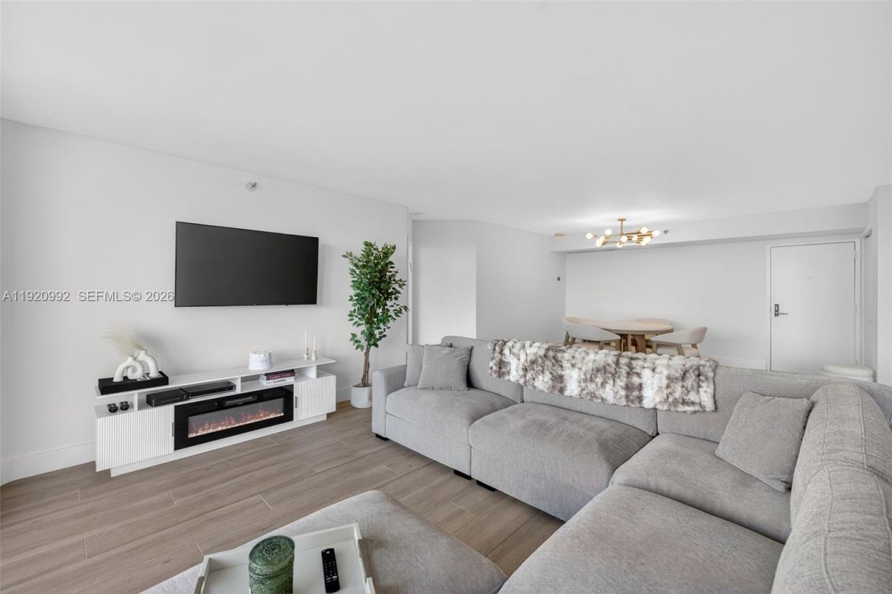 19101 Mystic Pointe Dr, Unit 402, Aventura, FL 33180 Photo