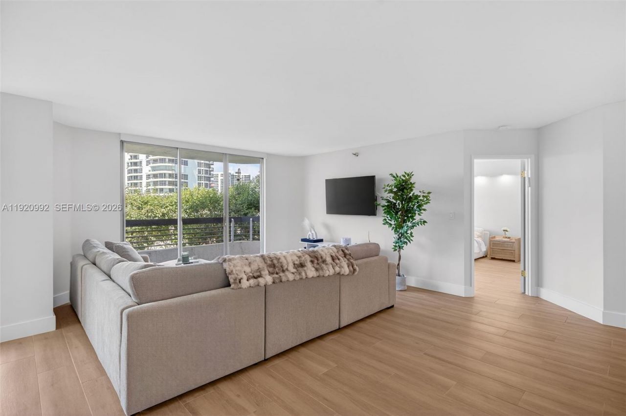 19101 Mystic Pointe Dr, Unit 402, Aventura, FL 33180 Photo