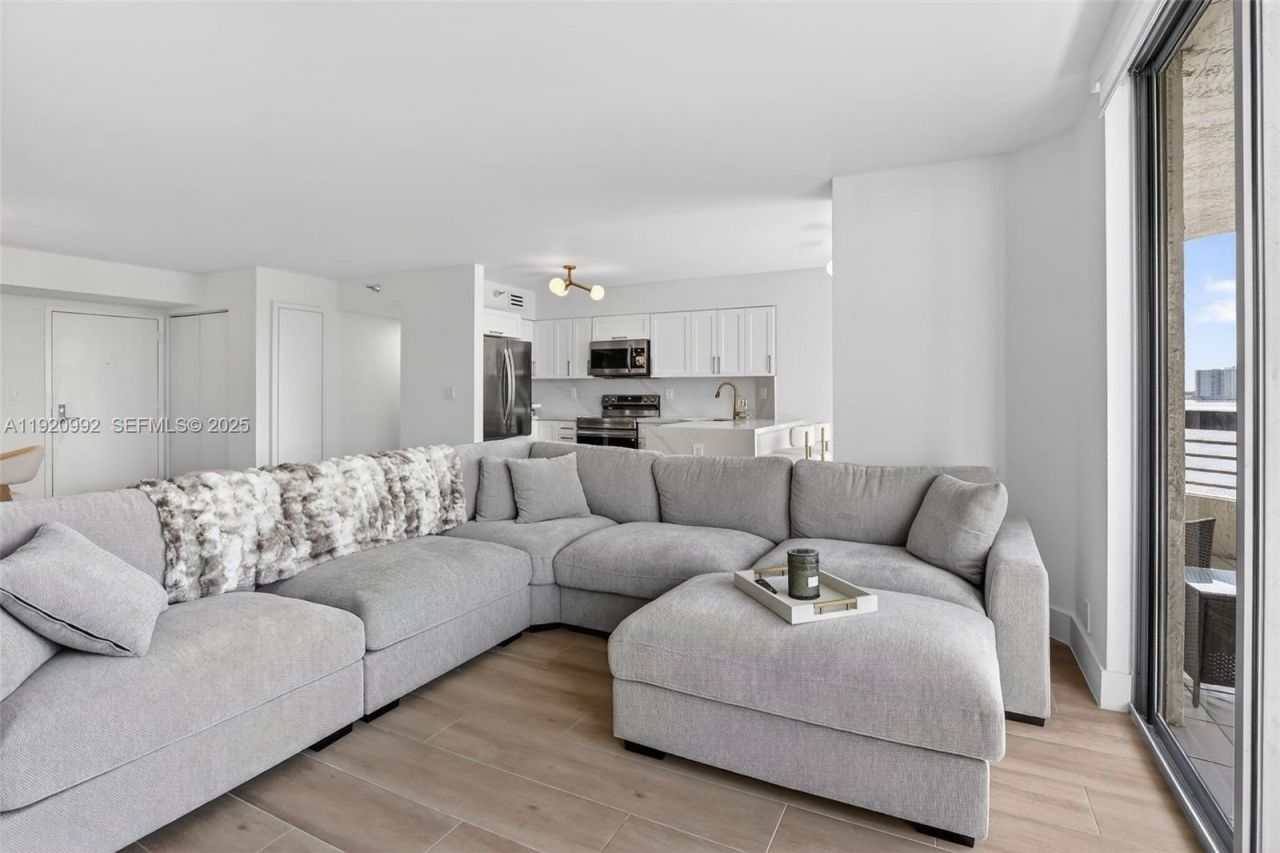 19101 Mystic Pointe Dr, Unit 402, Aventura, FL 33180 Photo