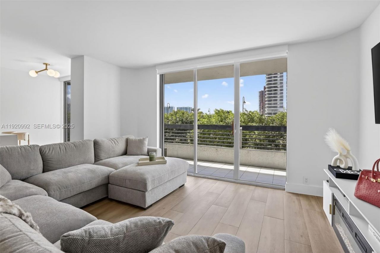 19101 Mystic Pointe Dr, Unit 402, Aventura, FL 33180 Photo