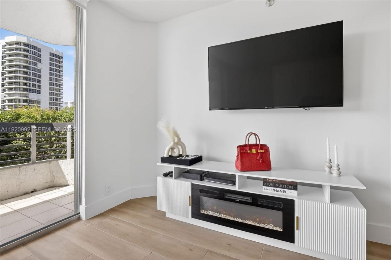 19101 Mystic Pointe Dr, Unit 402, Aventura, FL 33180 Photo