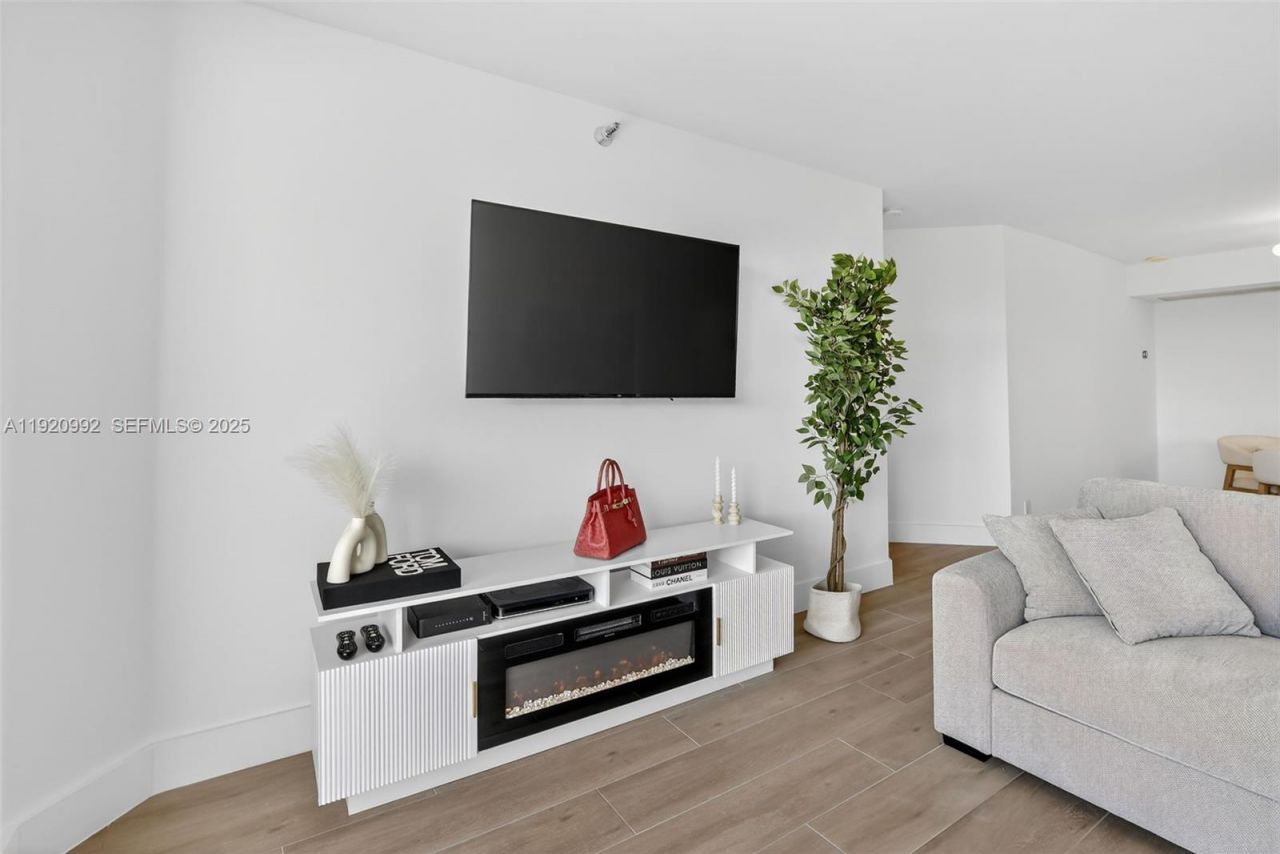 19101 Mystic Pointe Dr, Unit 402, Aventura, FL 33180 Photo