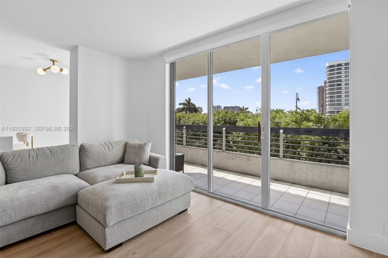 19101 Mystic Pointe Dr, Unit 402, Aventura, FL 33180 Photo