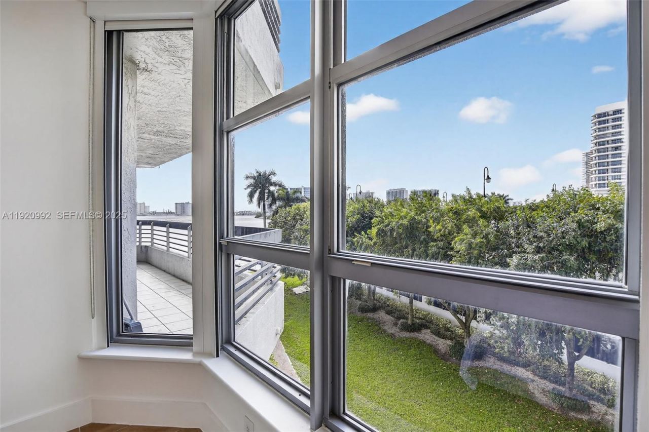 19101 Mystic Pointe Dr, Unit 402, Aventura, FL 33180 Photo