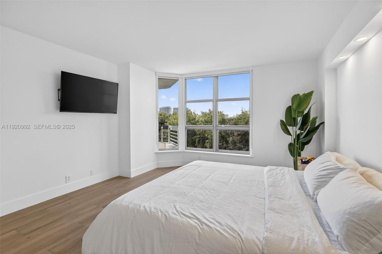 19101 Mystic Pointe Dr, Unit 402, Aventura, FL 33180 Photo