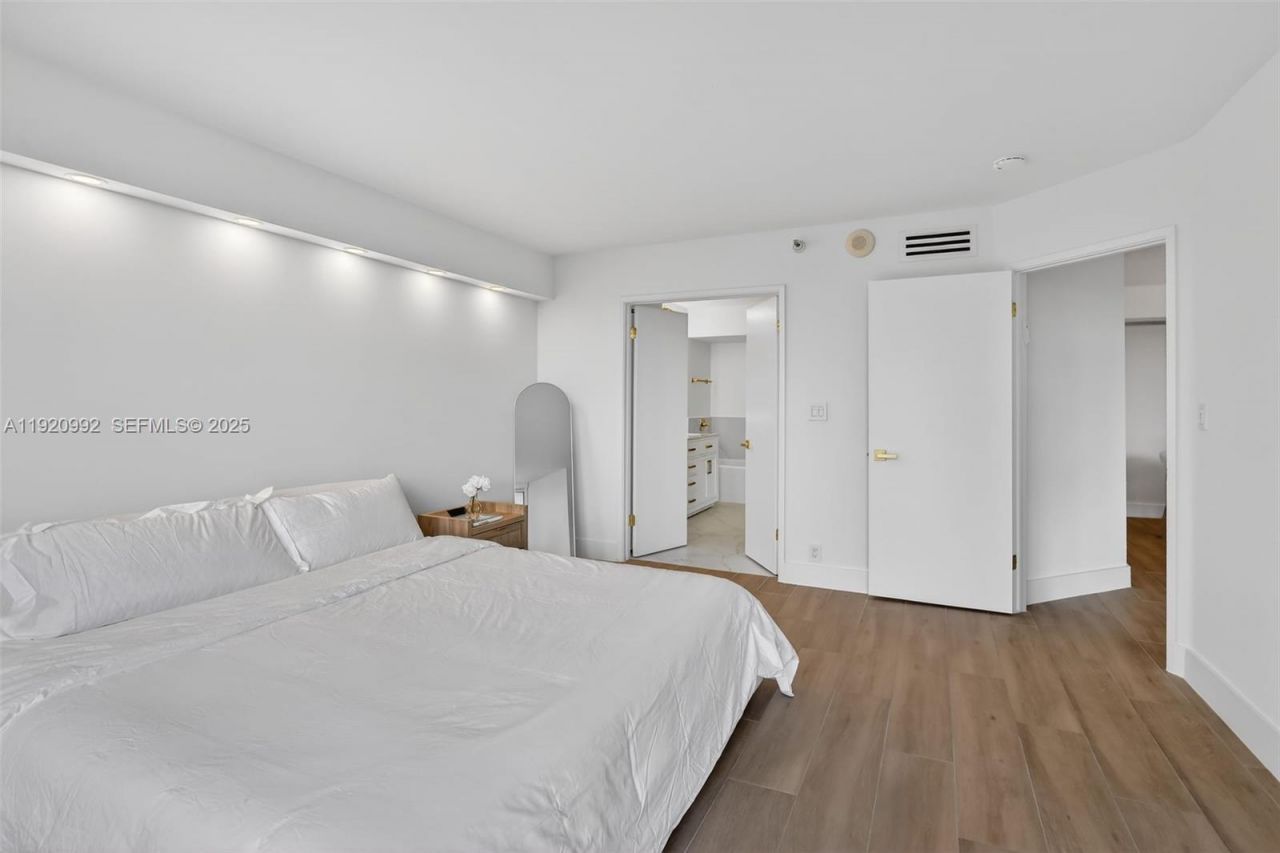 19101 Mystic Pointe Dr, Unit 402, Aventura, FL 33180 Photo