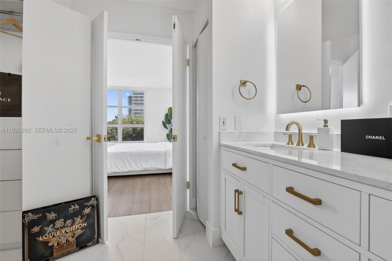 19101 Mystic Pointe Dr, Unit 402, Aventura, FL 33180 Photo