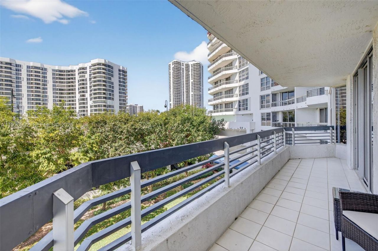 19101 Mystic Pointe Dr, Unit 402, Aventura, FL 33180 Photo