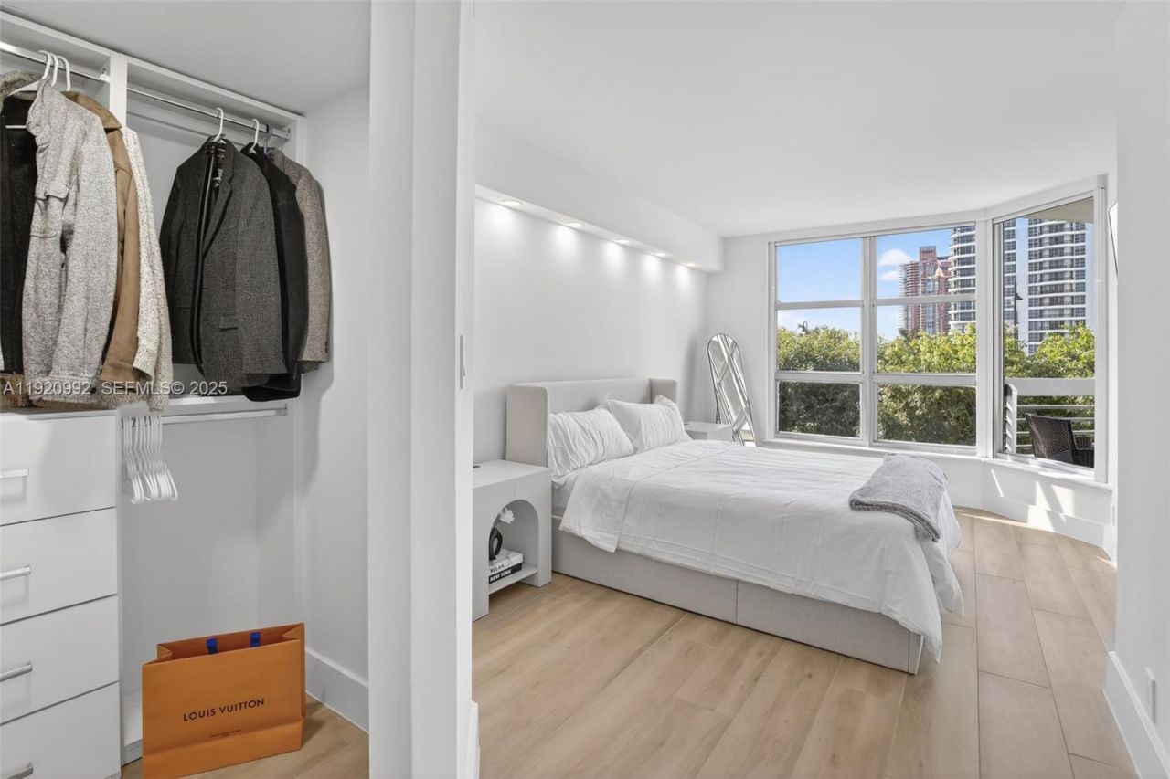 19101 Mystic Pointe Dr, Unit 402, Aventura, FL 33180 Photo