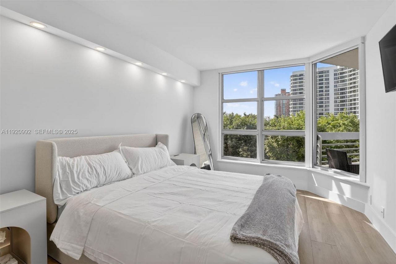 19101 Mystic Pointe Dr, Unit 402, Aventura, FL 33180 Photo