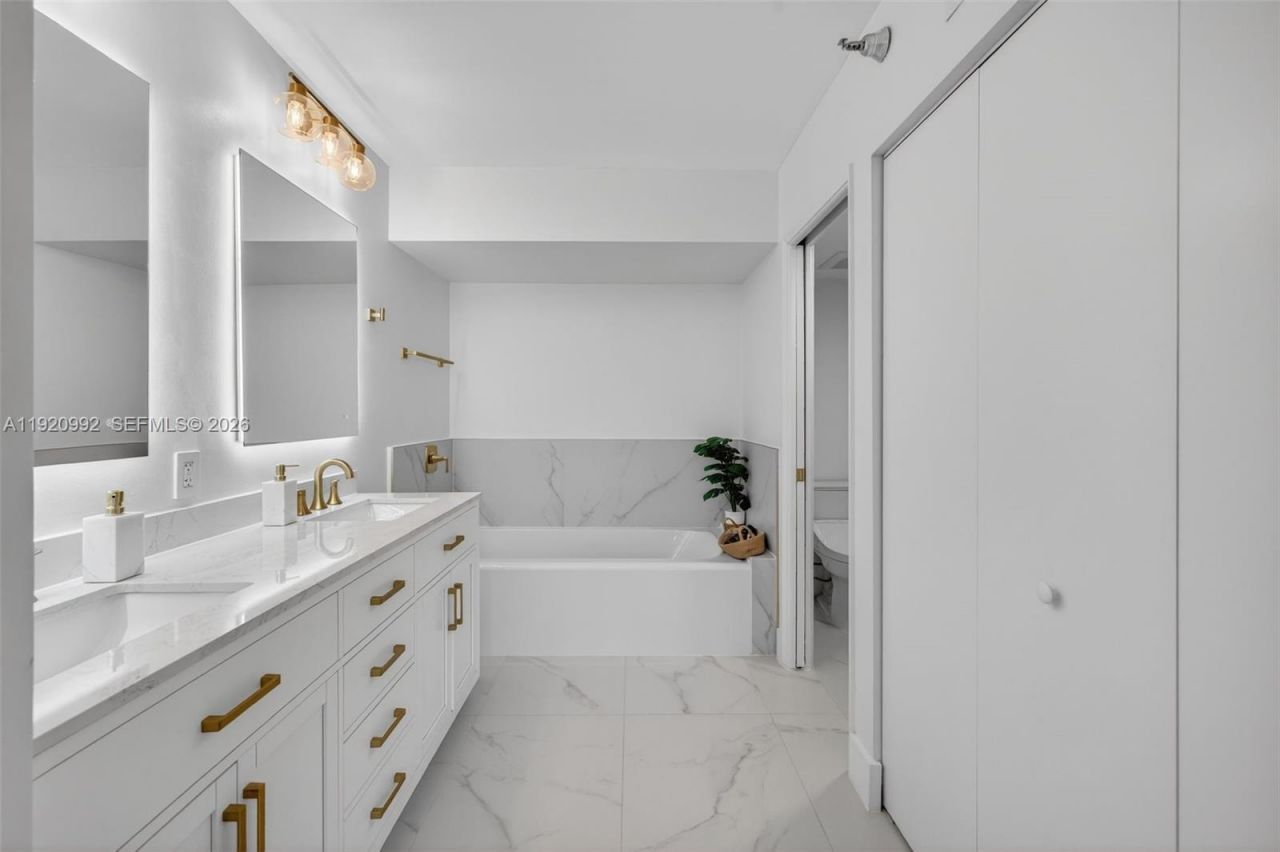 19101 Mystic Pointe Dr, Unit 402, Aventura, FL 33180 Photo