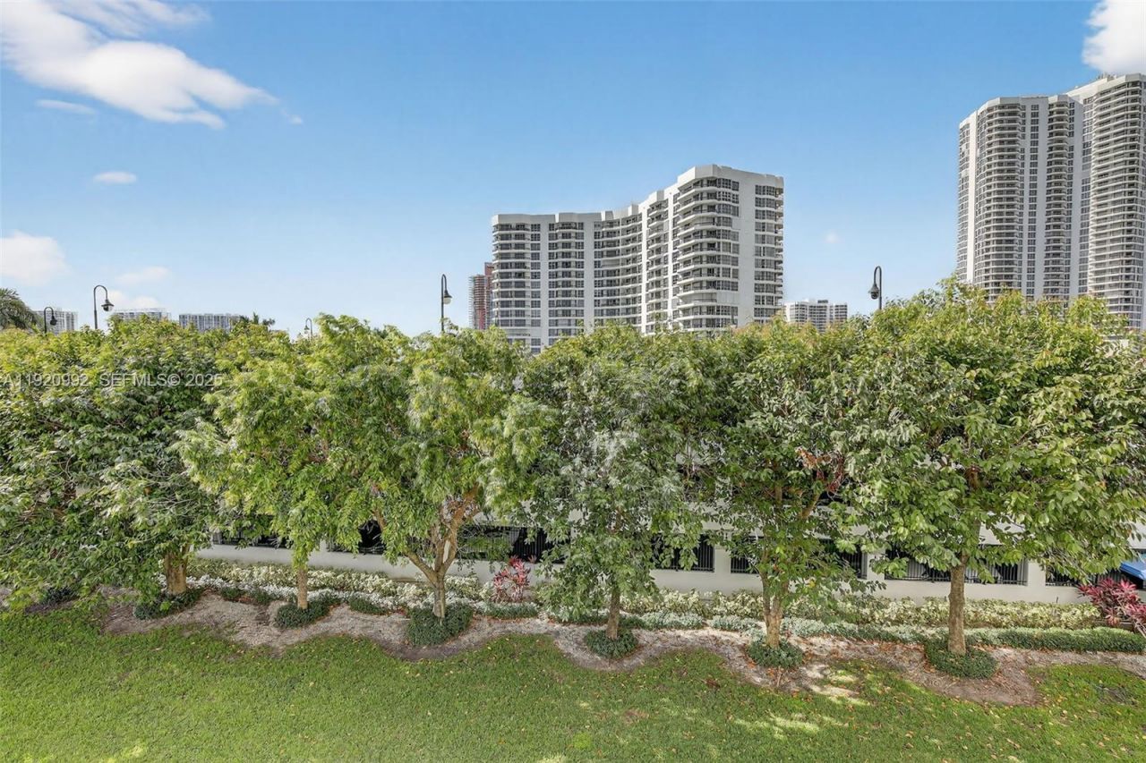 19101 Mystic Pointe Dr, Unit 402, Aventura, FL 33180 Photo