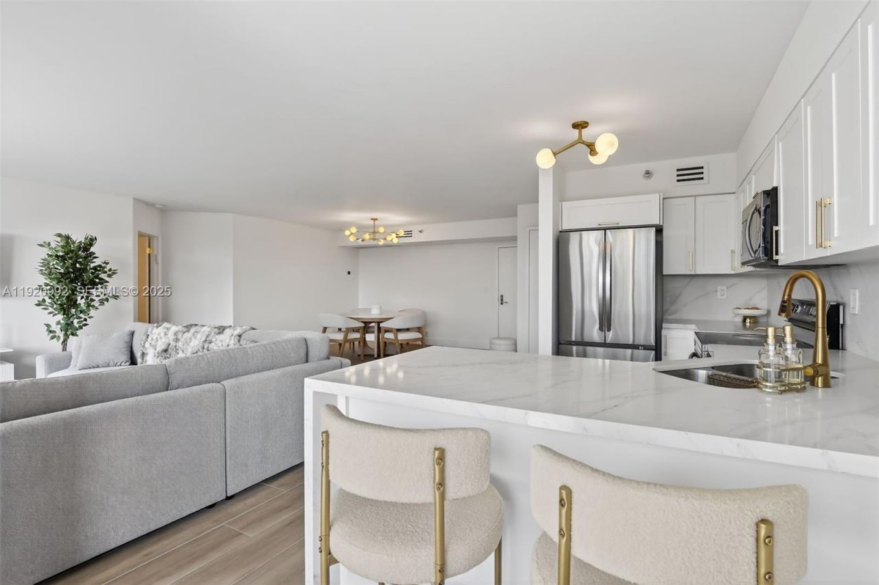 19101 Mystic Pointe Dr, Unit 402, Aventura, FL 33180 Photo