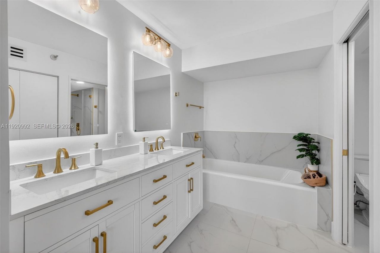 19101 Mystic Pointe Dr, Unit 402, Aventura, FL 33180 Photo