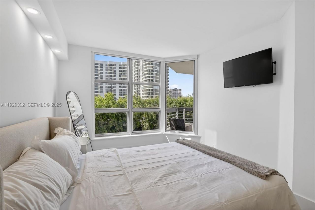 19101 Mystic Pointe Dr, Unit 402, Aventura, FL 33180 Photo