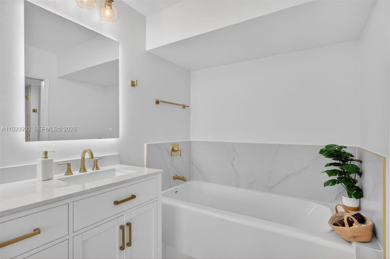 19101 Mystic Pointe Dr, Unit 402, Aventura, FL 33180 Photo