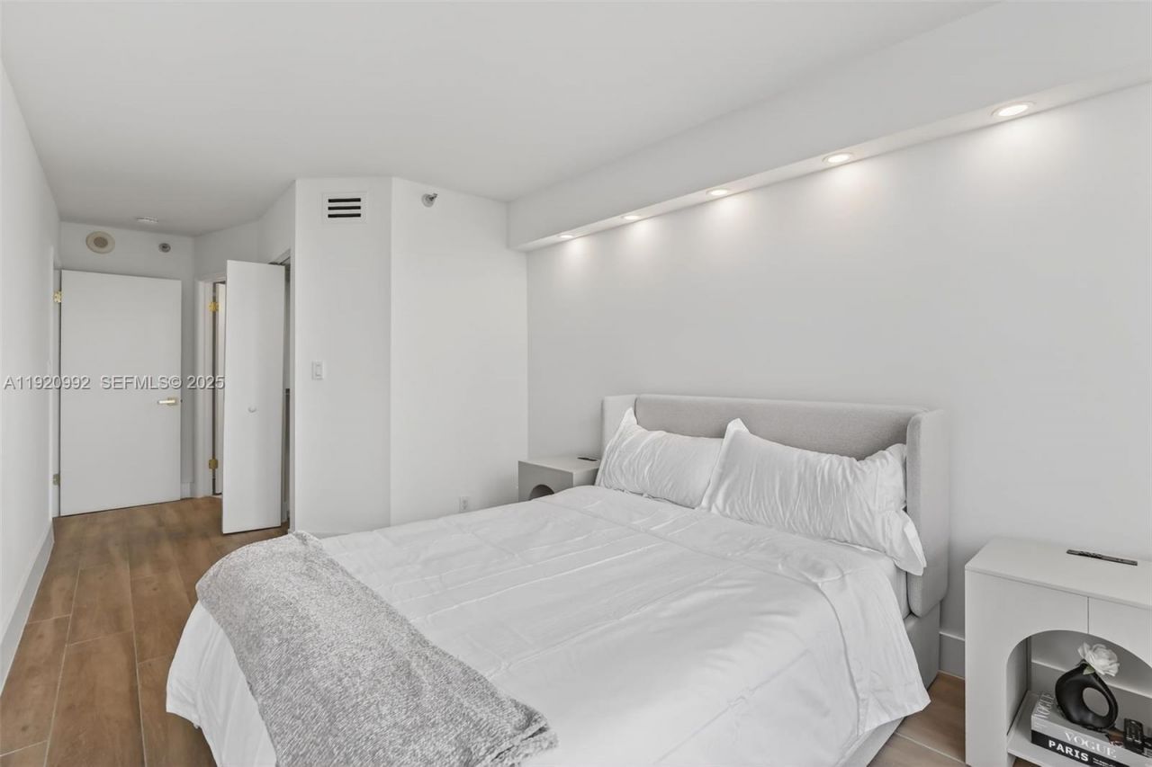 19101 Mystic Pointe Dr, Unit 402, Aventura, FL 33180 Photo