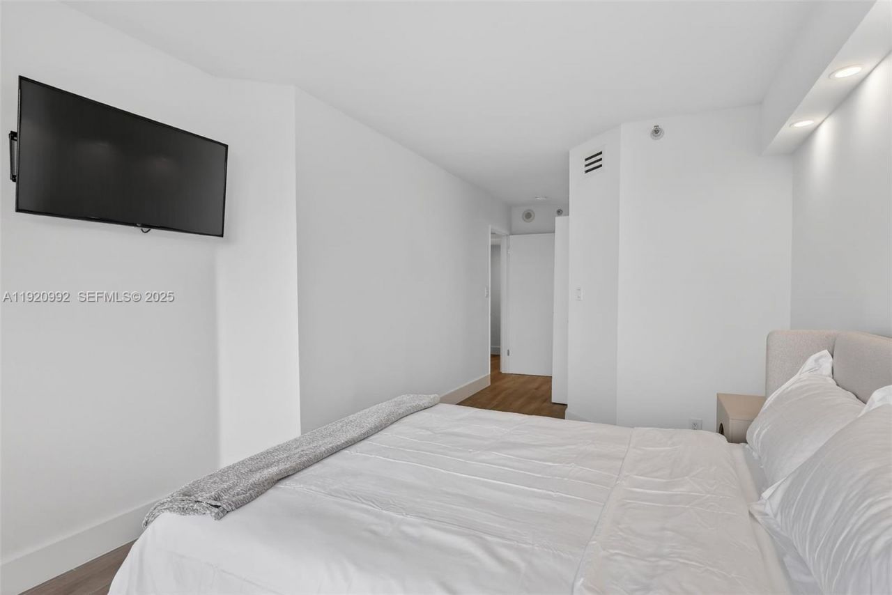 19101 Mystic Pointe Dr, Unit 402, Aventura, FL 33180 Photo