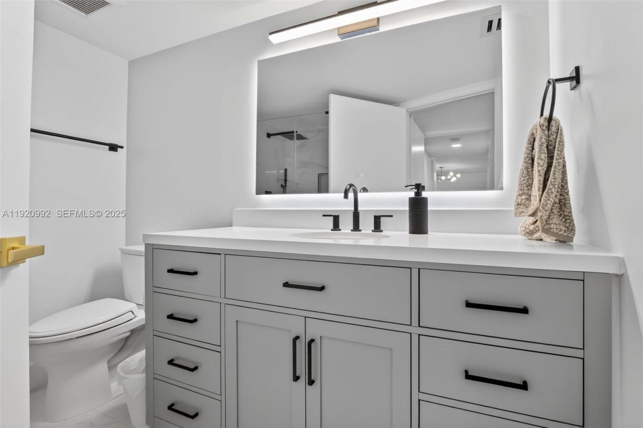 19101 Mystic Pointe Dr, Unit 402, Aventura, FL 33180 Photo