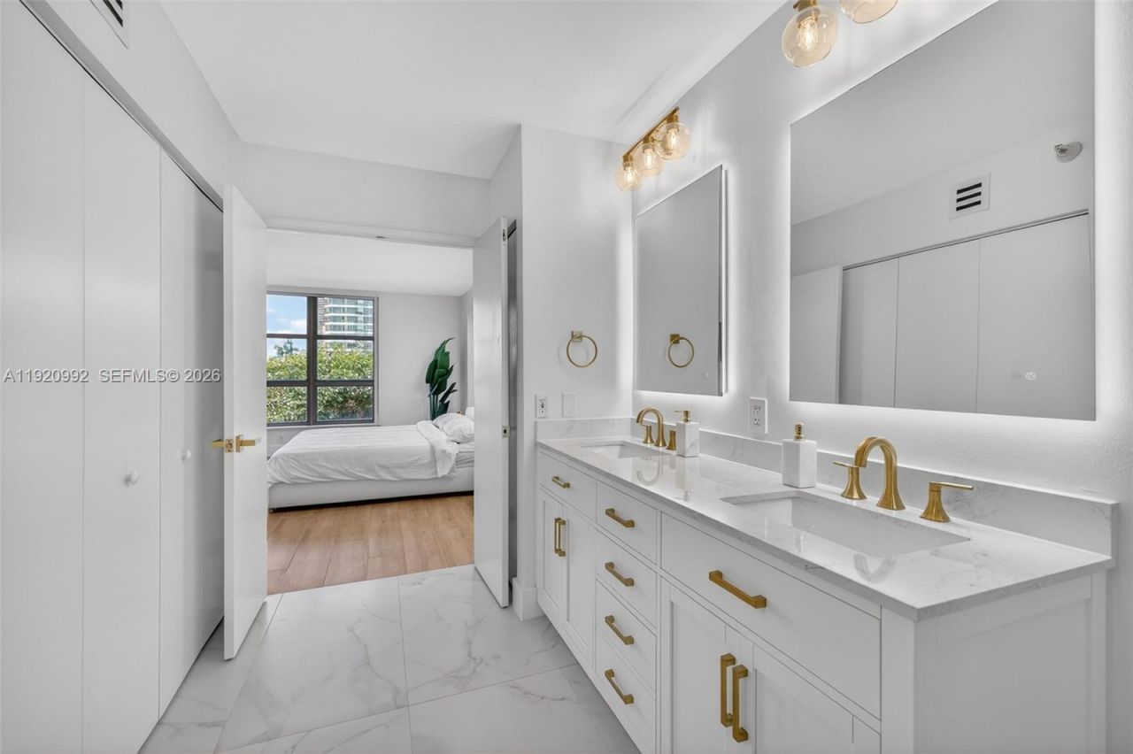 19101 Mystic Pointe Dr, Unit 402, Aventura, FL 33180 Photo