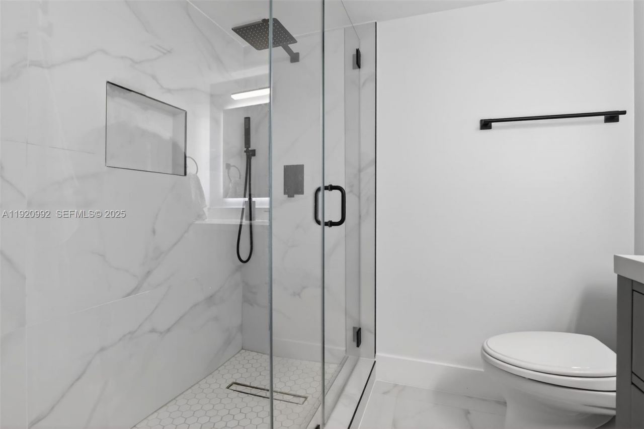 19101 Mystic Pointe Dr, Unit 402, Aventura, FL 33180 Photo