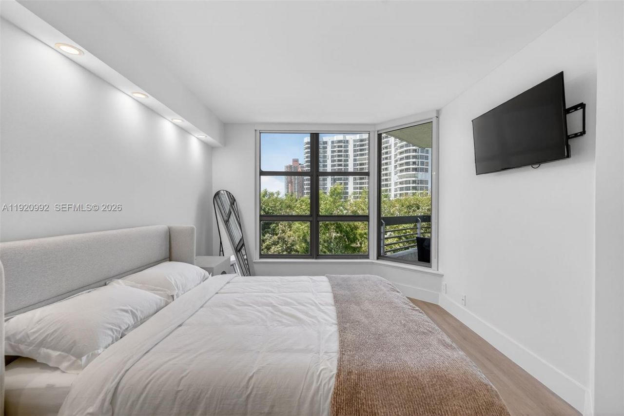 19101 Mystic Pointe Dr, Unit 402, Aventura, FL 33180 Photo