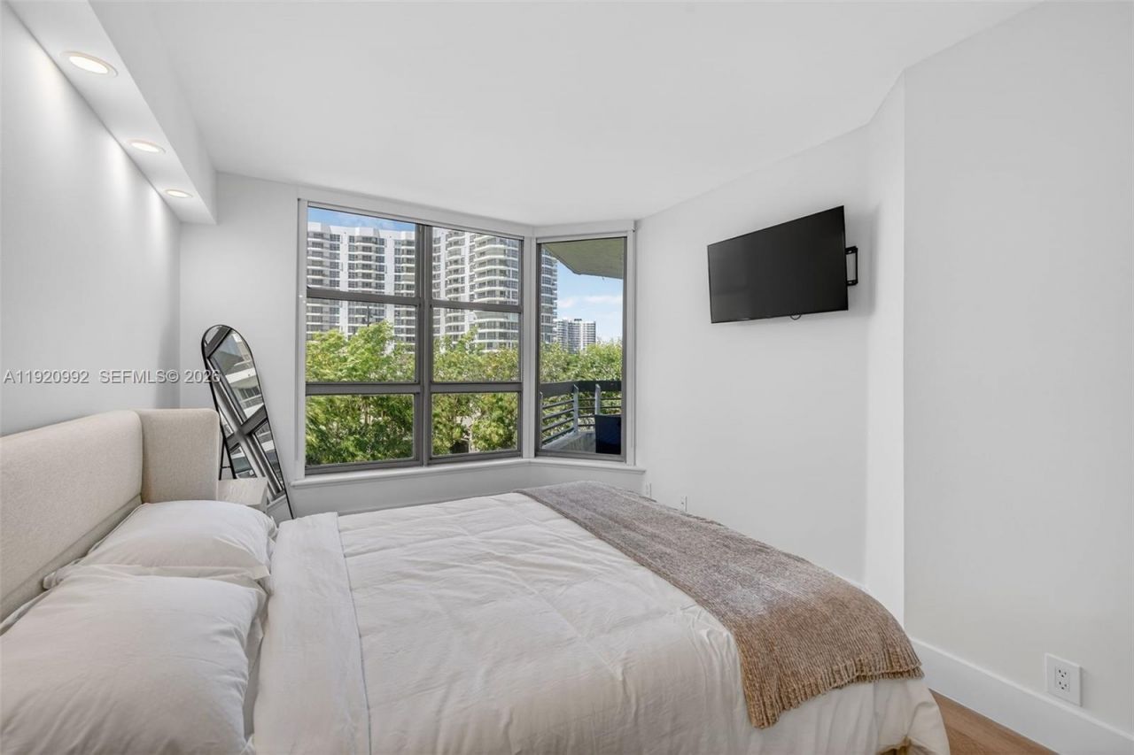 19101 Mystic Pointe Dr, Unit 402, Aventura, FL 33180 Photo