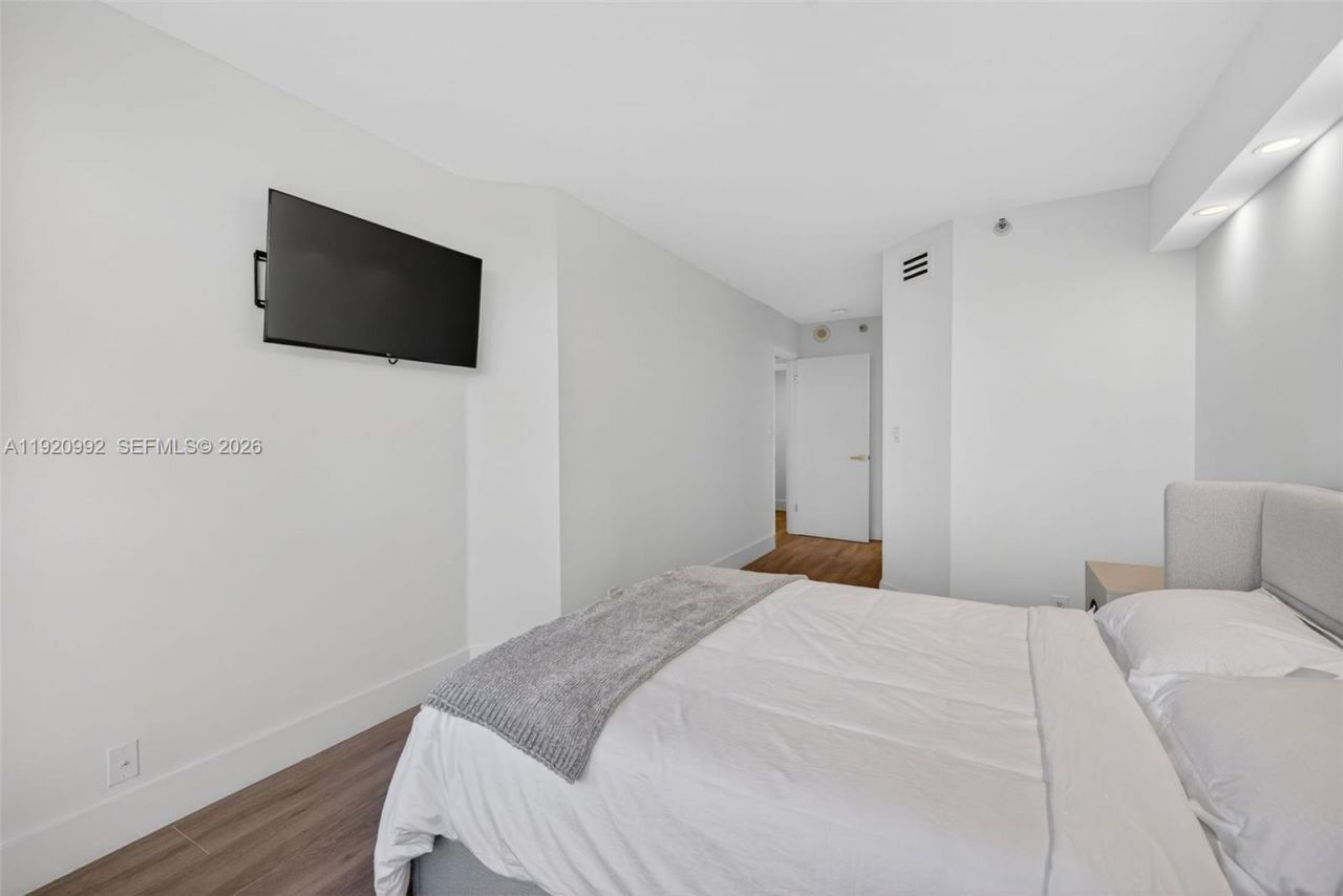 19101 Mystic Pointe Dr, Unit 402, Aventura, FL 33180 Photo